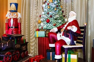 Santa & Holiday Festivities Return to the Swan and Dolphin Resort with New Santa’s Village Themed Area | Chip and Company