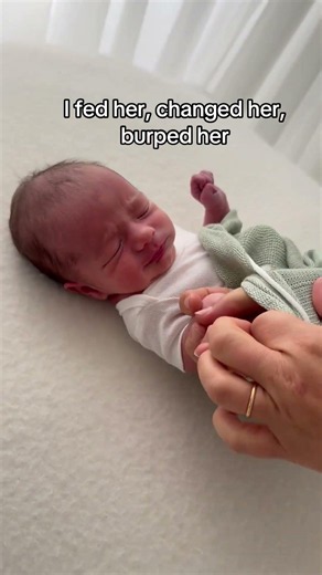 When your baby hates sleeping, swaddling is often a great answer #swaddling #babysleepsack