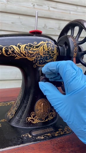 Rénovation d'une machine à coudre vintage de 1906
