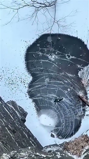 The Moment Ice Completely Shatters🧊