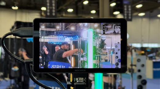 NEEWER F700U OLED 7" On Camera Monitor First Look at NAB 2026 - Newsshooter