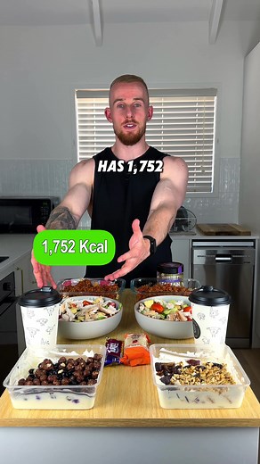 How to save over 1,800 calories per day without even noticing 🤝 This is how you lose body fat eating normal tasty foods! P.S below is the low cal day if you wanna try any of them 👇 Skim Coffee 💪 9g Protein 🔥 100 Calories 🥣 Lower Calorie Greek Yog Bowl . 200g Fat free greek yoghurt . 15g Whey protein . 100g Berries (can add these now or fresh in the morning) . 30g Coles High Protein Cereal Puffs (add fresh in the morning) 💪 41g Protein 🔥 325 Calories 🍎 Apple & Walnut Salad . 200g chicken