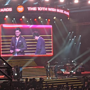 2.2M views · 10K reactions | Zild: and WISH Group of the Year is.... IV OF SPADES, joke lang.  #10THWISHMUSICAWARDS | Philippine Concerts | Facebook