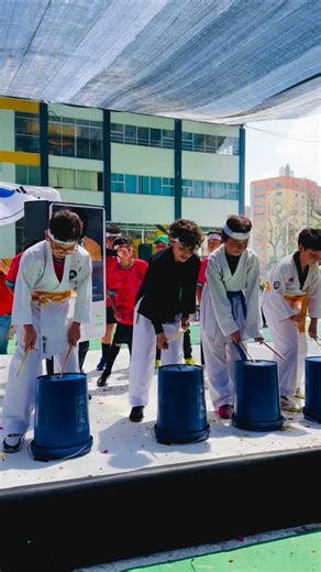 El bucket drumming un método de percusión novedoso, fácil y económico de implementar que ayuda a los chicos a sacar todas las ventajas de la música como concentración, coordinación, trabajo en equipo, resolución de problemas y más | Minventiva | Facebook