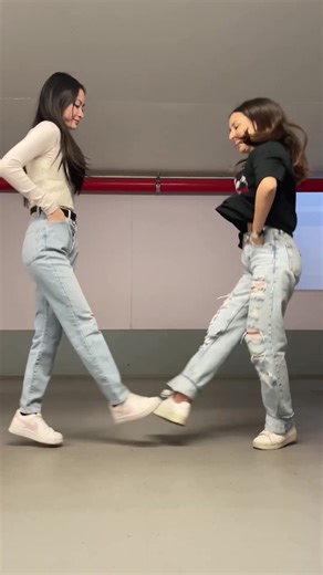I’m Slim Shady, yes, I’m the real Shady👟👟 #slimshady #therealslimshady #eminem #dance #dancechallenge #moves #trainees #girlgroup #pandorazone #gg #tiktokdance #fy #tiktokdeutschland