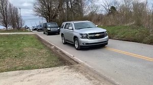 5.8M views · 3.1K reactions | TRUMP IN COOKEVILLE: President Donald Trump stops and gives a thumbs up to residents in Cookeville during his visit to middle Tennessee on Friday. VIDEO: Whitney Allen | WZTV FOX 17 News, Nashville | Facebook
