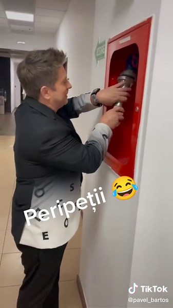 Am stricat, dar am si reparat 👀 Incepe @vocearomanieioficial in seara asta! #funnyvideos #epicfails #blooper #comedy #hahaha