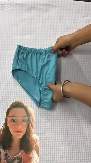 1.3K views · 3.7K reactions | "De calzón a top en minutos ✨ Súper fácil y genial" #DIYModa #CosturaFácil #TransformaTuRopa #TipDeCostura #ModaCreativa #CoseConmigo | Costura desde Cero Valee | Facebook