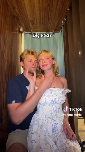 Perfect Poses for Your Next Photo Booth Experience