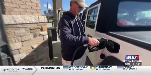 Holiday travel gets cheaper as gas prices drop below $3 nationally