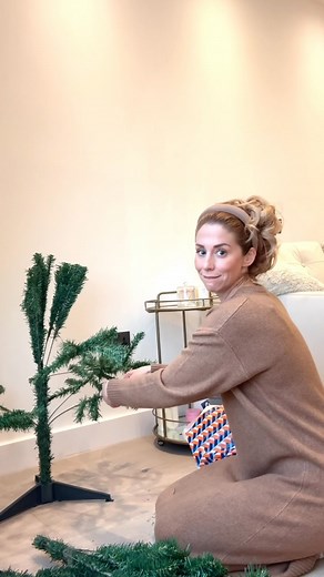 598K views · 907 reactions | Let me know your thoughts. Constructive criticism welcome  #christmas #xmasdecor #fail | Alex Murphy | Facebook