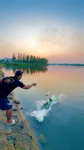 Rigger 32 cc.Super hydroplane, #hobby #racing #RC #hydropower