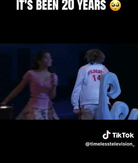 Breaking free- Troy & Gabriella Movie: High School Musical (2006) #foryoupage #highschoolmusical #early2000s #disney #throwback