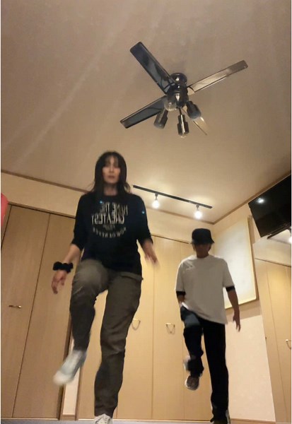 右足軸の振り子が難しいけど、どちらも使えるようにしておきたい！！DC：@Charley McGarry #シャッフルダンス #shuffledance #中高年夫婦デュエット