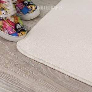 A cool life hack for carpets and mats.󾍇 18 ingenious life hacks: bit.ly/2bXz9Bx | 5-Minute Crafts