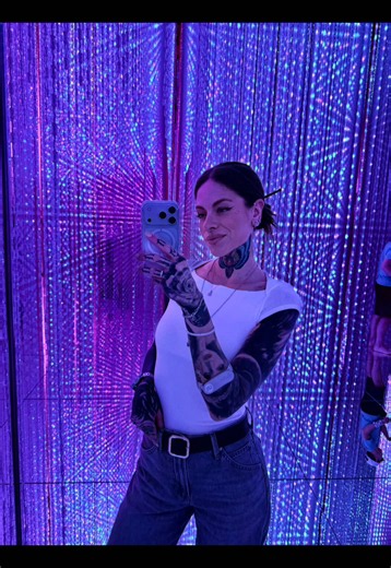 Quando sei una tatuatrice in vacanza a giugno, ma devi finire di prendere appuntamenti per gli ultimi spot di luglio e settembre, e ad agosto devi pagare le tasse🤣 Quante P.iva come me nella stessa situazione in vacanza? #elisaesposto #tattooartists #girltattooartist #tattoogirl