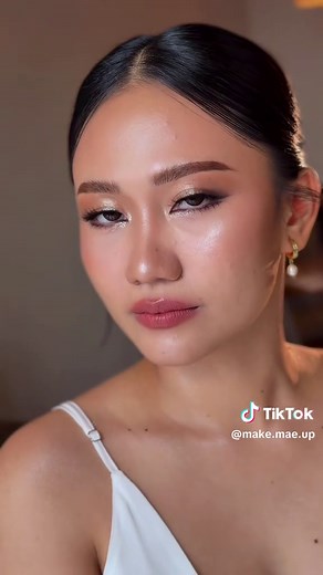 Full Bridal Makeup Look for a Glowing Bride