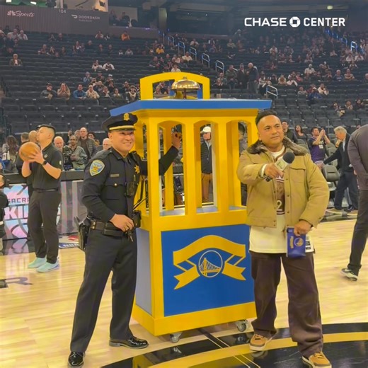 In honor of celebrating our local heroes, San Francisco Police Department’s Lieutenant Quoc Do is ringing in tonight’s game 🛎️ | Chase Center