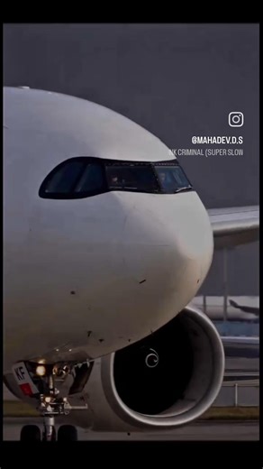 Boeing 777 in Action – The King of Long Haul #aviation #viral #landing #boeing #viralstory #shorts.
