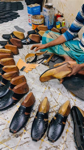 Leather half-shoes are made by skilled technicians.