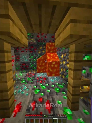Lo Tsunami di lava su Minecraft è spaventoso... #minecraft #shorts