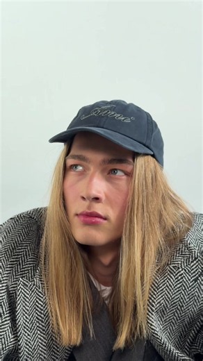 More than a message, it’s the spirit behind Ami Paris Fall-Winter 26. The signature baseball cap carries the season’s message, alongside accessories and essentials designed to accompany everyday life.