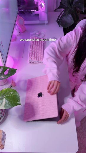 It doesn’t always have to make sense to matter x game: @World of Warcraft laptop: MacBook Pro M4 @apple joggers: @Comfrt jacket: @Aritzia monitor: M8 @Samsung #cozyliving #cozygamingsetup #worldofwarcraft #gamingsetup #cozydesksetup