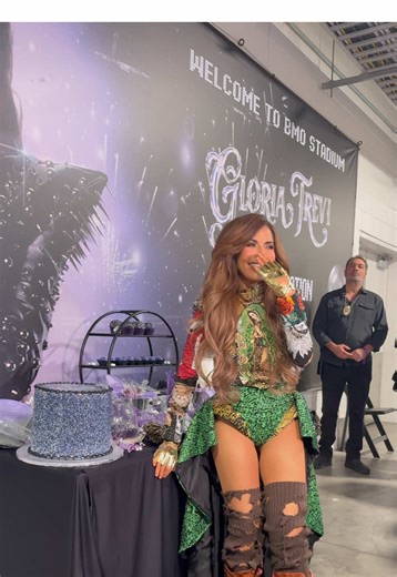 Celebración de cumpleaños con Gloria Trevi y Mon Laferte