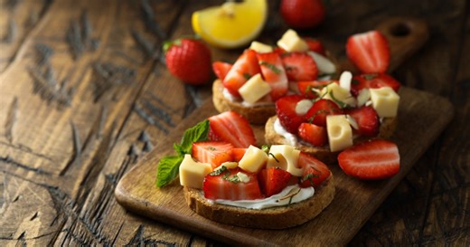 Toasts à la fraise et au fromage