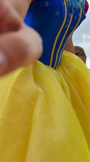 Snow White in Camnodia temple | Saklinda TEP សក្ក័លីនដា