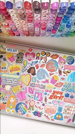 Sticker Bombing! Você teria coragem de personalizar seu notebook com adesivos? #stickerbomb #sticker