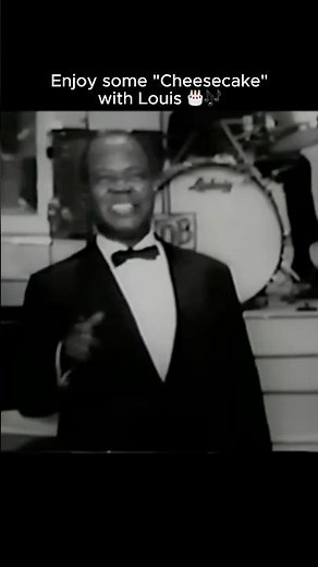 Louis Armstrong performs his playful tune “Cheesecake” on 'The Hollywood Palace' in 1967. 🎂 📺: ABC