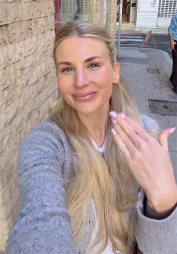 Tremors och Milky Pink Naglar: En Ny Frisyr