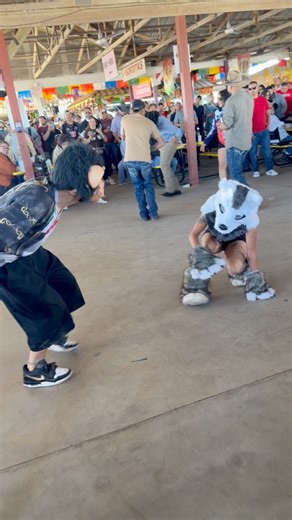 Se nos juntaron Los Therians 🐶🐵🤓 #rossylamitotera #therian #therians #fypシ゚ #short #virals #reelsfypシ #bronco956 #foryouシ #virals #sanantonio #210k #highlights #reto #animals | Rosa Irene Vega