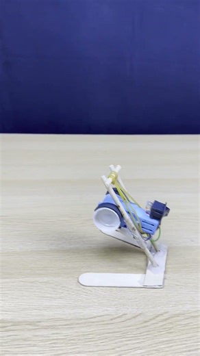 Jumping Robot 🐸 | DIY Robot in Action! #robot #shorts #diyrobot #science