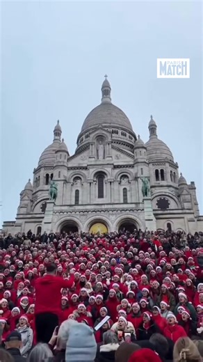500 voix au pied du Sacré-Cœur pour interpréter « Mon Amour » de Slimane