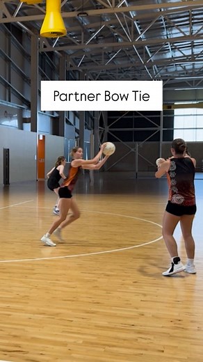 10K views · 254 reactions | Try @netballcoach partner ball work bow tie. 1) 45 angle & clear 2) Drive in & dodge 3) Drive hard, 3 steps back & drive 4) Add in a sequence together This ball work session focuses on quick footwork, working under fatigue & passing. Jane breaks it down for members and gives a tutorial on the NETFIT App. Head to Feature Folder > Attack Link in bio. Hope you enjoy this one  #netball #netfit #ballwork #netballcoach | NETFIT Netball | Facebook