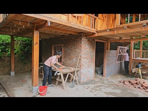 Build a wooden house, install wooden doors on brick frames and complete the house walls