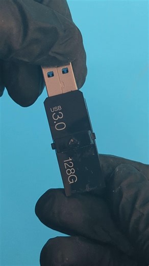 Let's Recover the Data from This Completely DEAD USB #datarecovery #usb #microsoldering