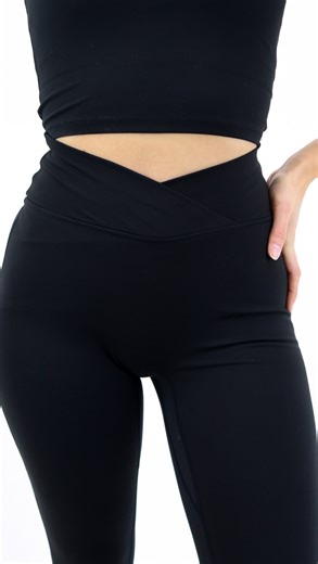 Alexander Jane on Instagram: "Tummy Control Leggings that aren’t just a tight upper waistband 🫠 these leggings have an additional panel in the lower tummy to help smooth, lift and cinch the lower belly, providing additional support where some of us need it most 🙋🏼‍♀️ Comment leggings to get the link to these!! Best leggings tummy control leggings plus size leggings athletic wear try on size inclusive athleisure"