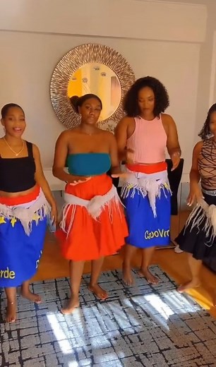 Batuku Freirianas & Lejemea se bhu dam 🔥🔥 Gostou? Deixe um like, partilhe e siga-nos para mergulhar na autêntica cultura de Cabo Verde! 🇨🇻❤️ Credit: @freirianas_guerreiras_official #bestofcapeverde #batuku #caboverde #tradiçao | Best Of Cape Verde