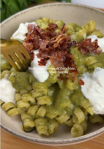 Pasta con Crema di Zucchine e Speck: Ricetta Facile