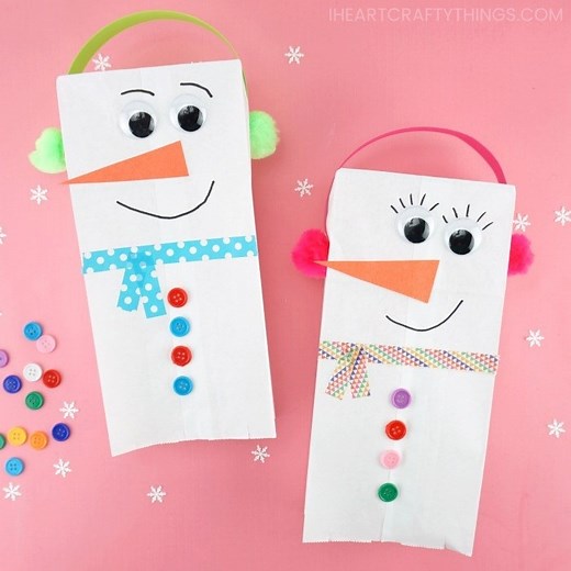 ☃️PAPER BAG SNOWMAN PUPPETS ☃️ https://iheartcraftythings.com/paper-bag-snowman-puppet.html | I Heart Crafty Things