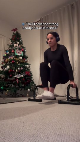 Paulina Roquett on Instagram: "89 days of staying consistent❤️‍🩹💪🏽 Today is day 89/100 of learning how to do a chin-up challenge. I once told someone I wanted to learn how to hold a handstand and their response was “your body just isn’t built for that and you’ll never have the strength needed to hold one”💀 so here’s your reminder that anything is possible and if you put in the work, you will see results💪🏽 Focus on your own goals and don’t let anyone tell you your limit! During these past 8