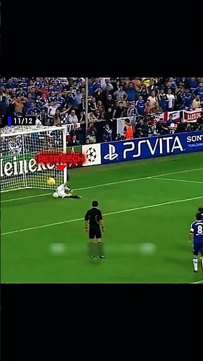 The man. The helmet. The wall. 🧤🛡️One of the greatest goalkeepers of all time — Petr Čech ⚽🔥