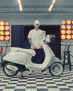 Justin Bieber x Vespa: Italian Style Meets California Cool bit.ly/JustinBieberXVespa #JustinBieberXVespa #Vespa #JustinBieber #VespaSoundsCool | Vespa