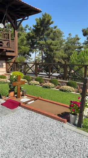 𝑓𝑟.𝐸𝑓𝑡ℎ𝑦𝑚𝑖𝑜𝑠 𝑀𝑒𝑟𝑡𝑧𝑎𝑛𝑖𝑠 on Instagram: "Καμία προσευχή δεν πάει χαμένη, «Όλες οι προσευχές είναι άγιες, αλλά η νοερά προσευχή είναι η σπουδαιότερη απ’ όλες. Κύριε Ιησού Χριστέ, ελέησόν με. Από αυτή τη μικρή, αλλά παντοδύναμη προσευχή ξεκίνησαν όλοι οι άγιοι πατέρες. Να λες, παιδί μου, την ευχή αυτή συνέχεια ημέρα και νύκτα. Η ευχή θα τα φέρει όλα. Η ευχή περιέχει τα πάντα. Αίτηση, παράκληση, πίστη, ομολογία, θεολογία #orthodox #orthodoxchurch #orthodoxchristian"