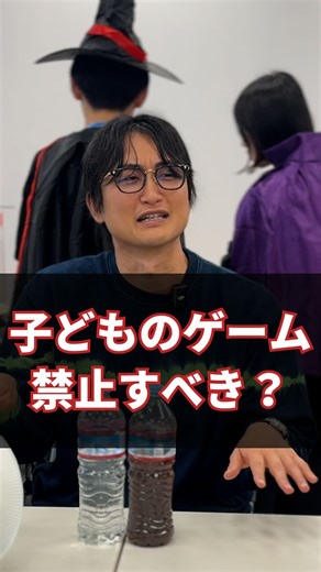 あまねくオーガニック on Instagram: "子どもに好きなことをやらせたい。 でも学校の勉強も無視できない。 その葛藤は間違っていません。 むしろその迷いの中に こそ教育の本質があります。 どちらか一方に振り切る方が楽ですが 生命は単純さではなく矛盾と複雑性の中で育ちます。 ゲームが好きな子に宿題を急かしてしまう。 その自分を責める必要はありません。 親が悩み揺れている状態そのものが健全です。 叱咤と激励。自由と規律。 教育は常に相反する要素の振り子を揺らし続ける行為です。 学校の勉強だけでもゲームだけでも偏りが生まれます。 筋トレと同じで運動と休養の両方が必要です。 休まなければ成長しない。 でも快感があるからやりすぎてしまう。 その構造を理解している親は もう一段上の視点に立っています。 今のその状態は正しい。 そう認めた瞬間に肩の力は抜けます。 子どもと一緒に揺れながら進みましょう。 その姿勢が子どもの未来を育てます。"