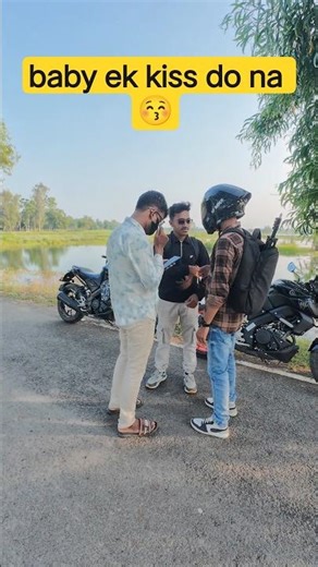 baby ek kiss do na 😚#funnyshorts #r15v5 #tiktok #youtubeshorts #viralshorts