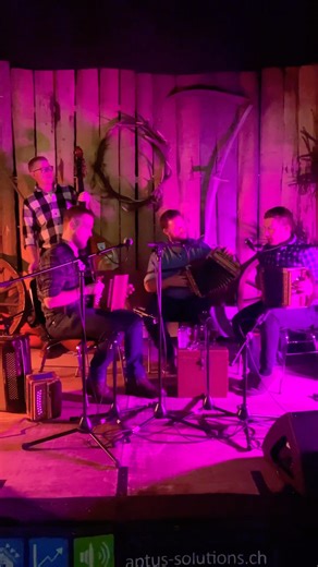 Original Swiss Folk Music for Santa Claus 🎅🇨🇭🎅🍺🥃🍹🎅 #volksmusik #stobete #swiss